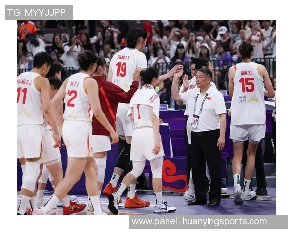 中国女篮备战波黑宫鲁鸣特别指导张子宇提升技能